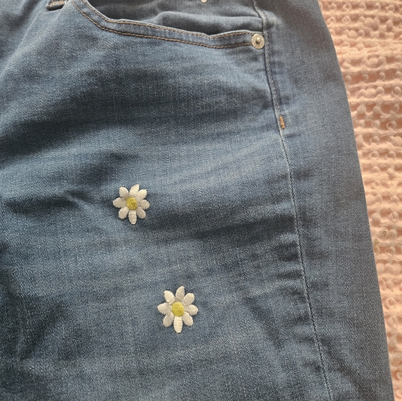 Unique J. Crew daisy embroidered jeans 29T - Picture 2 of 5